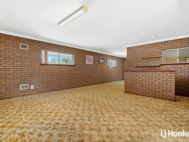 10 Wellington Street, Queens Park WA 6107