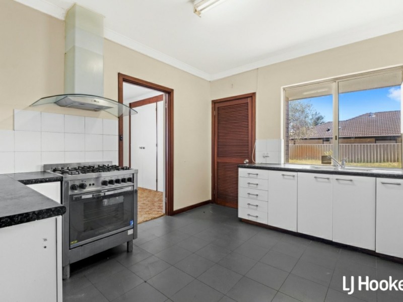 10 Wellington Street, Queens Park WA 6107