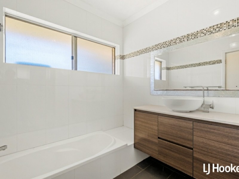 10 Wellington Street, Queens Park WA 6107