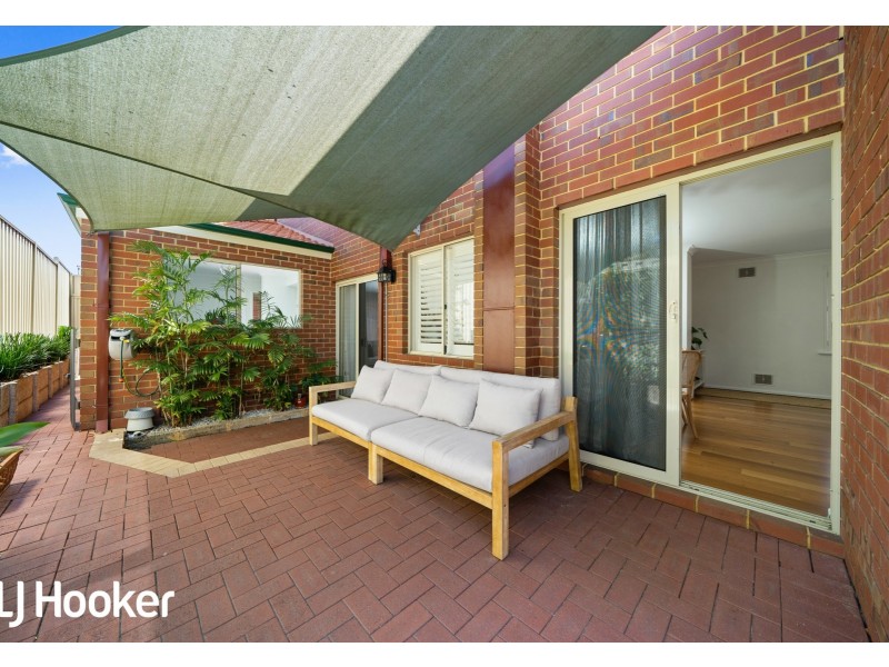 1/13 Kitchener Road, Melville WA 6156