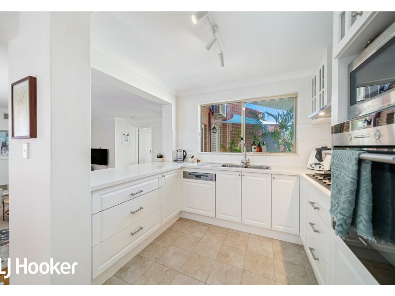 1/13 Kitchener Road, Melville WA 6156