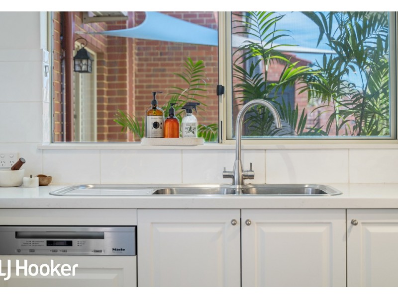 1/13 Kitchener Road, Melville WA 6156