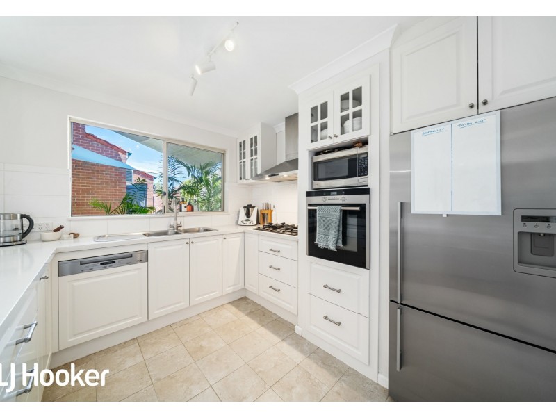 1/13 Kitchener Road, Melville WA 6156