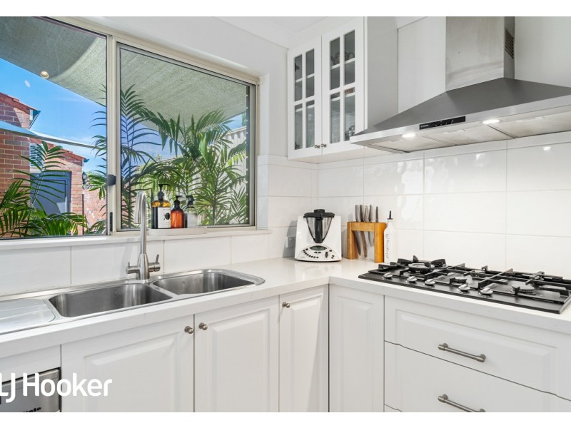 1/13 Kitchener Road, Melville WA 6156