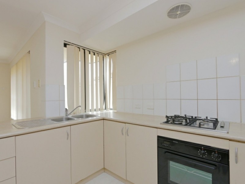 2/14 Crawford Street, Cannington WA 6107