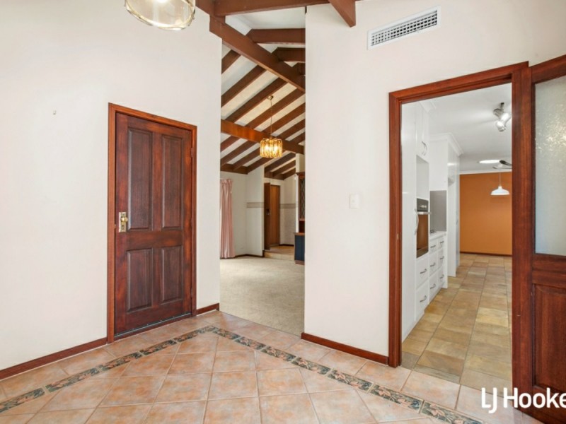 11 Mapleton Place, Duncraig WA 6023