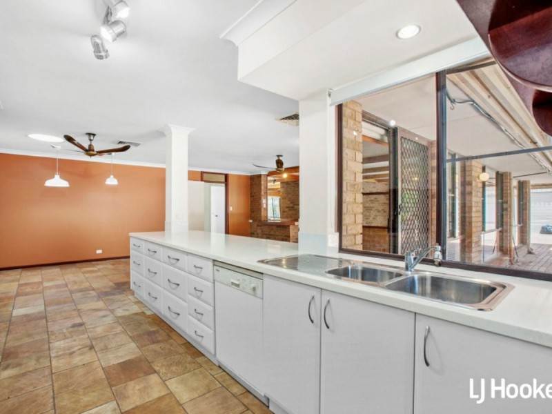 11 Mapleton Place, Duncraig WA 6023