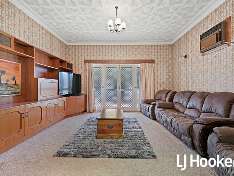 73 Upton Street, St James WA 6102