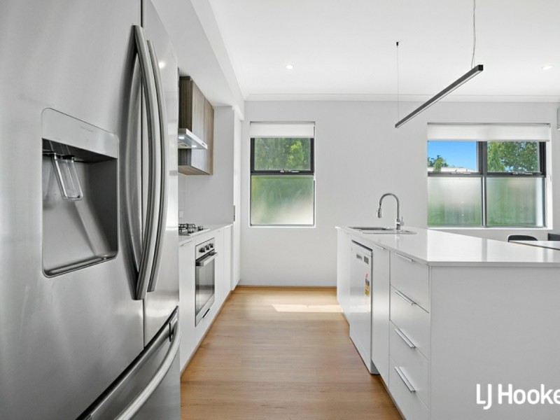 2/174 Leake Street, Belmont WA 6104