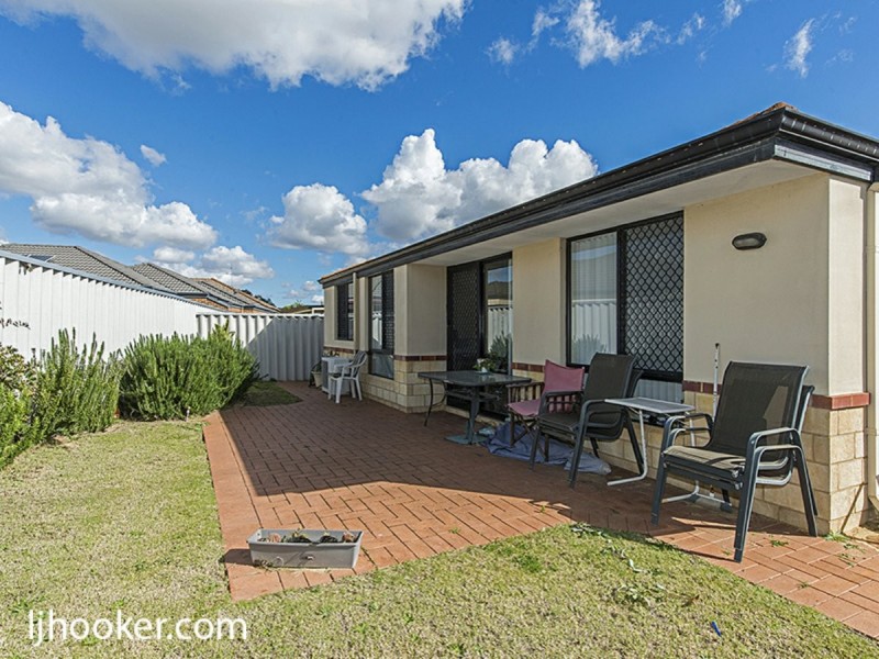 4i Ball Place, Queens Park WA 6107