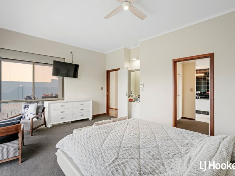 447 Riverton Drive East, Riverton WA 6148