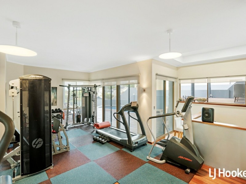 447 Riverton Drive East, Riverton WA 6148