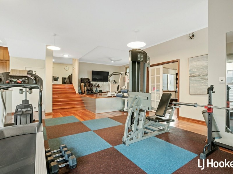 447 Riverton Drive East, Riverton WA 6148