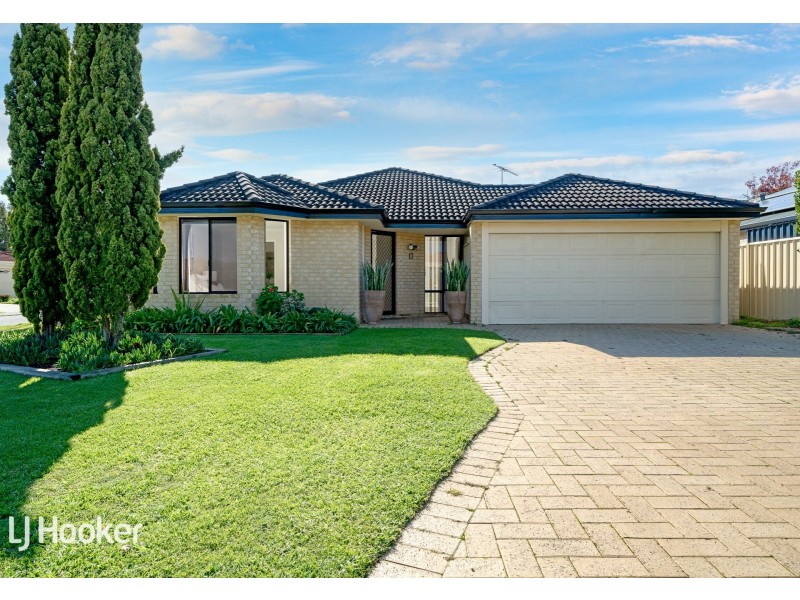 13 Mannix Pass, Queens Park WA 6107