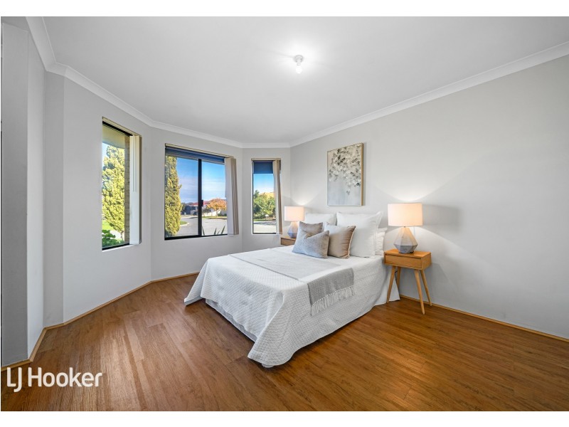 13 Mannix Pass, Queens Park WA 6107