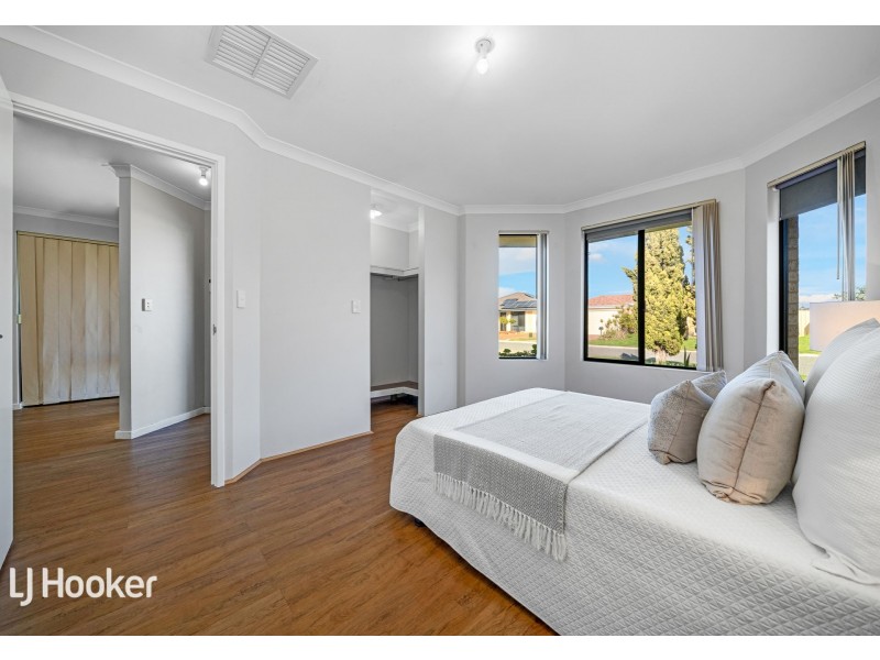 13 Mannix Pass, Queens Park WA 6107