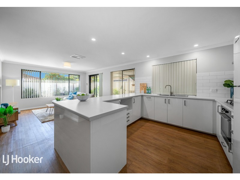 13 Mannix Pass, Queens Park WA 6107