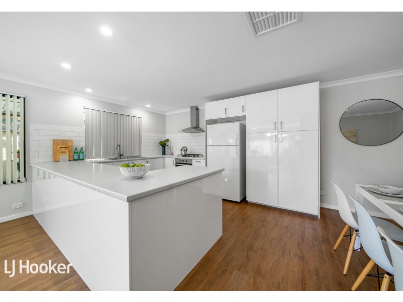 13 Mannix Pass, Queens Park WA 6107