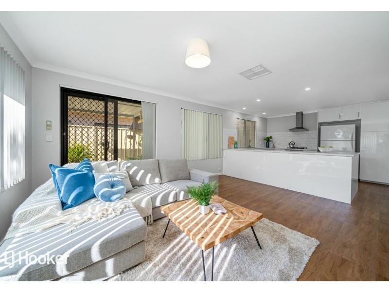13 Mannix Pass, Queens Park WA 6107