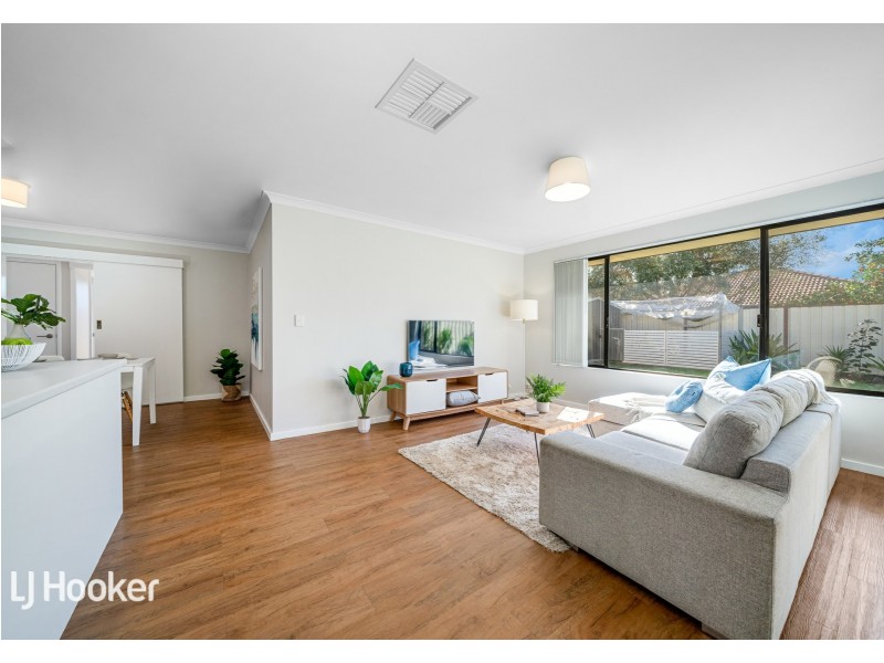 13 Mannix Pass, Queens Park WA 6107