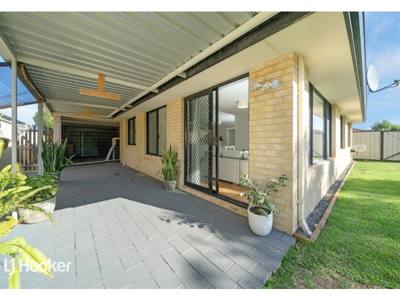 13 Mannix Pass, Queens Park WA 6107