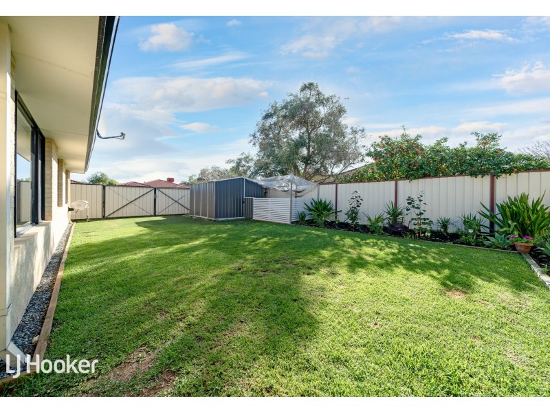 13 Mannix Pass, Queens Park WA 6107