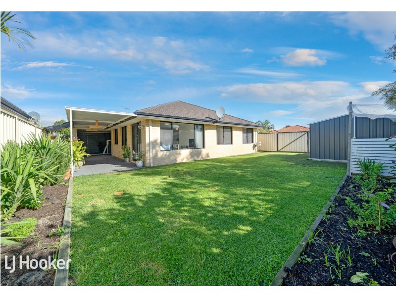 13 Mannix Pass, Queens Park WA 6107