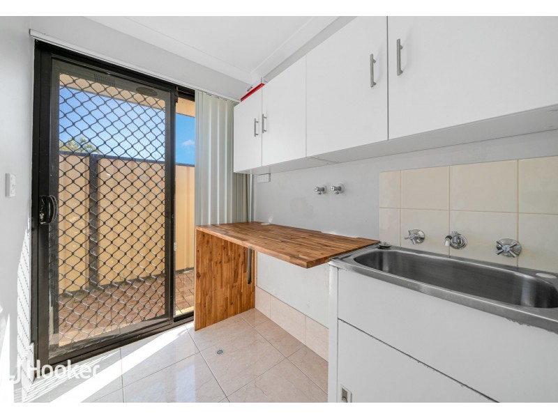 13 Mannix Pass, Queens Park WA 6107