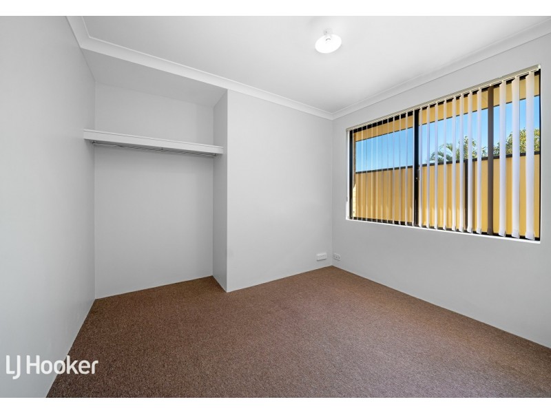 13 Mannix Pass, Queens Park WA 6107