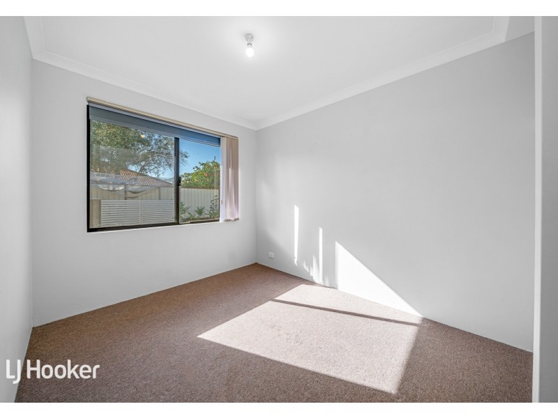 13 Mannix Pass, Queens Park WA 6107