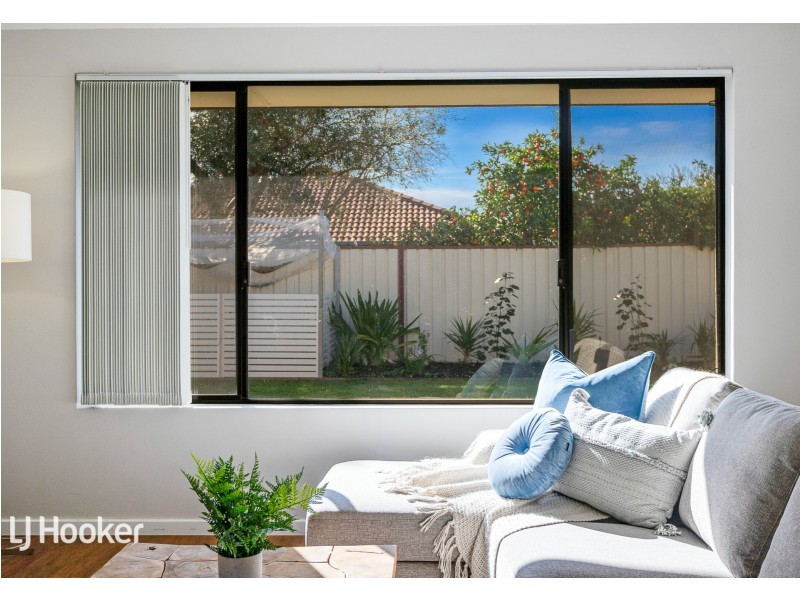 13 Mannix Pass, Queens Park WA 6107