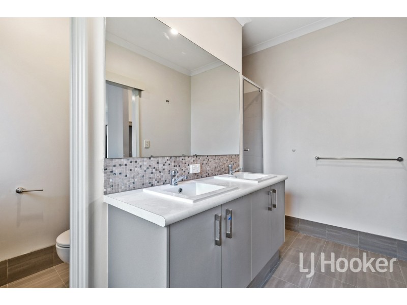 8 Cinnabar Loop, Byford WA 6122