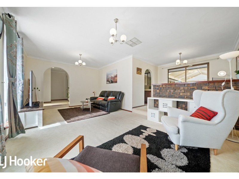 6 Rae Place, Leeming WA 6149