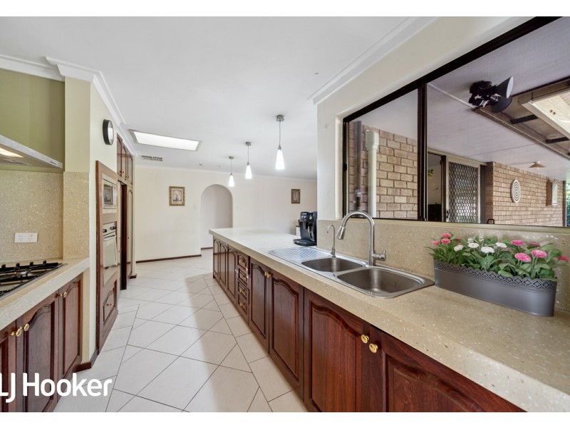 6 Rae Place, Leeming WA 6149