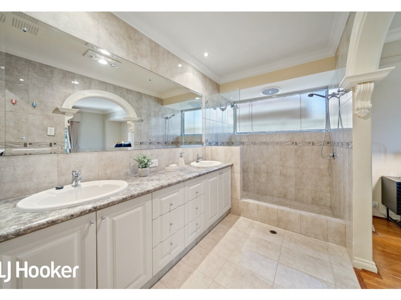 25 Marcus Avenue, Booragoon WA 6154