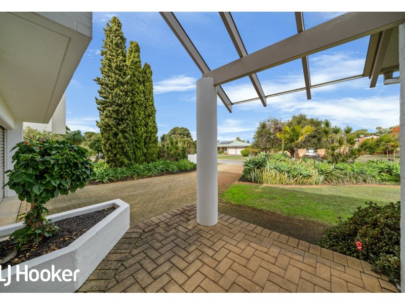 15 Carlow Circle, Waterford WA 6152
