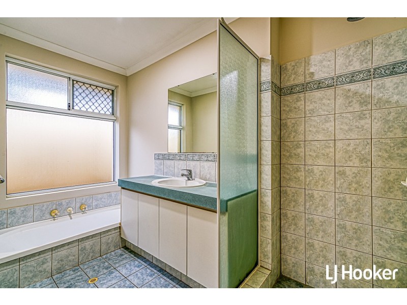 50 Cross Street, Queens Park WA 6107