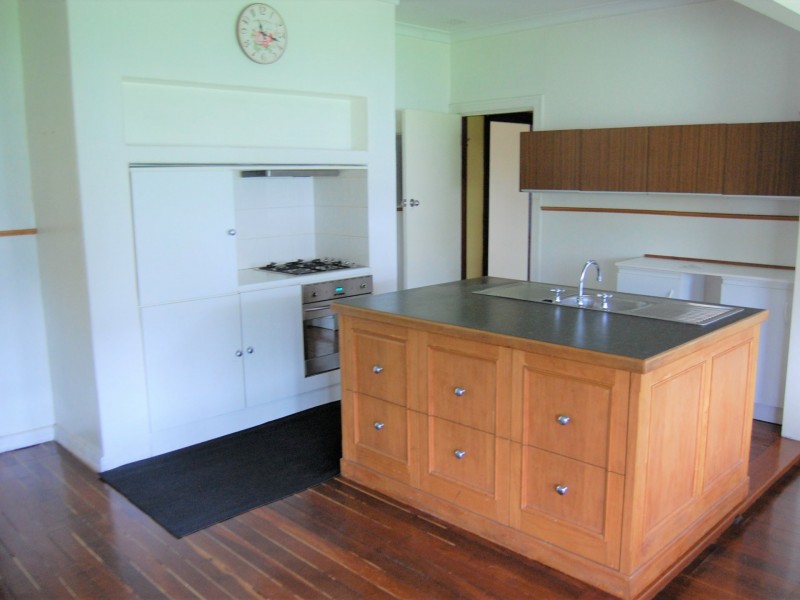 11 Wyndham Street, St James WA 6102