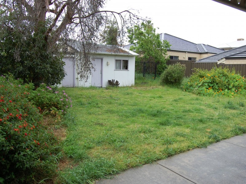 11 Wyndham Street, St James WA 6102