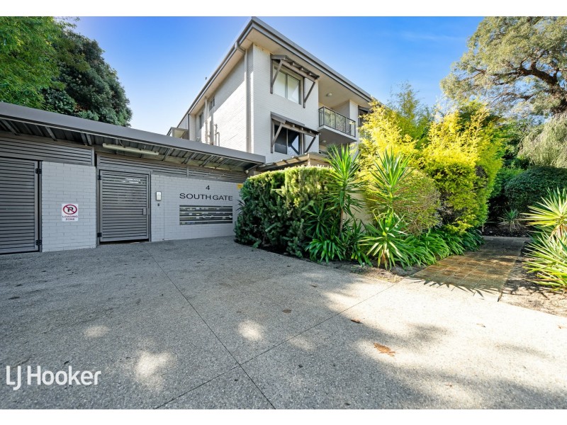 2/4 Comer Street, Como WA 6152