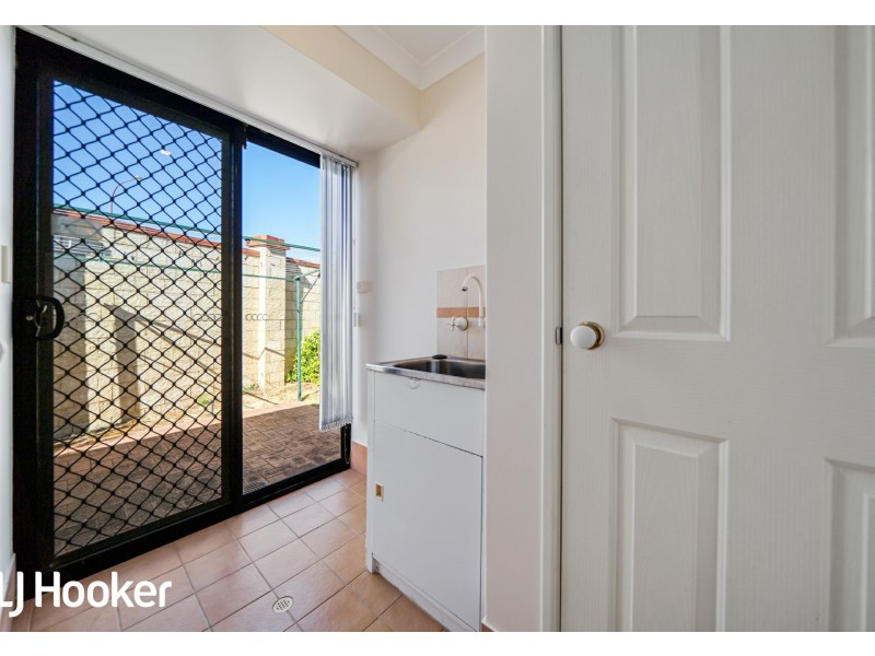 4i Ball Place, Queens Park WA 6107