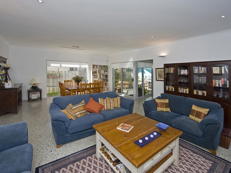 3/2A Reen Street, St James WA 6102