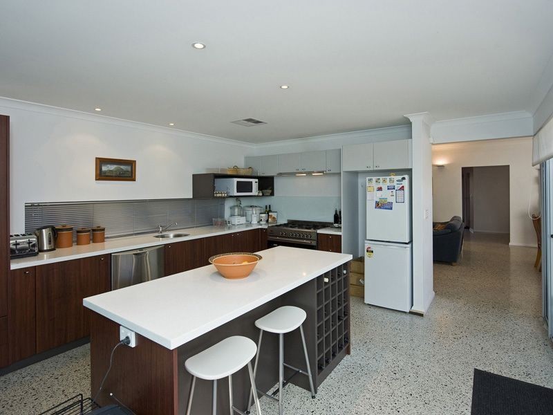 3/2A Reen Street, St James WA 6102