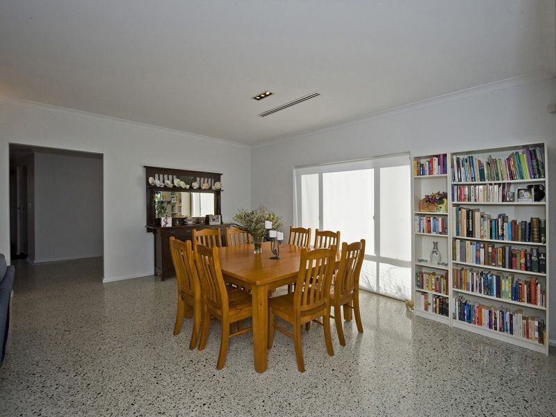 3/2A Reen Street, St James WA 6102