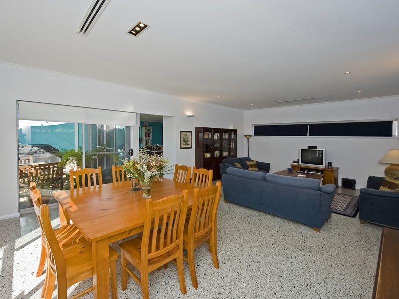 3/2A Reen Street, St James WA 6102