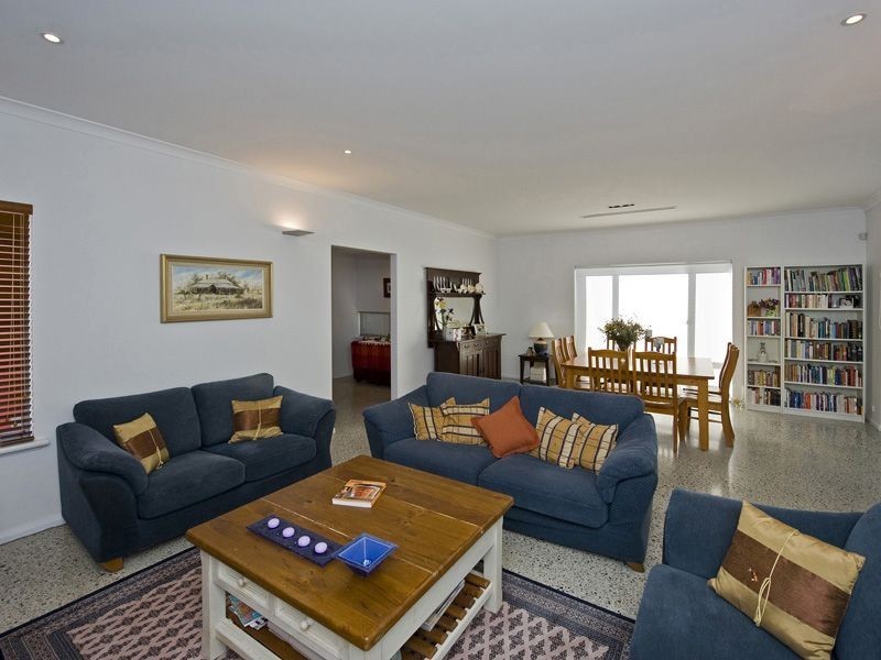 3/2A Reen Street, St James WA 6102