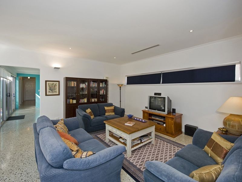 3/2A Reen Street, St James WA 6102