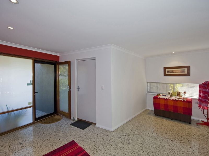 3/2A Reen Street, St James WA 6102