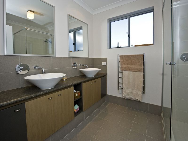 3/2A Reen Street, St James WA 6102