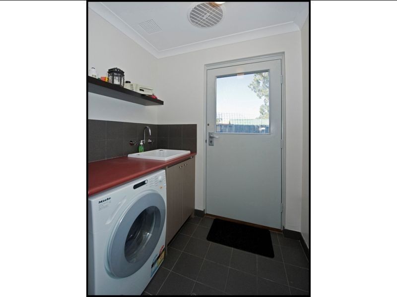 3/2A Reen Street, St James WA 6102